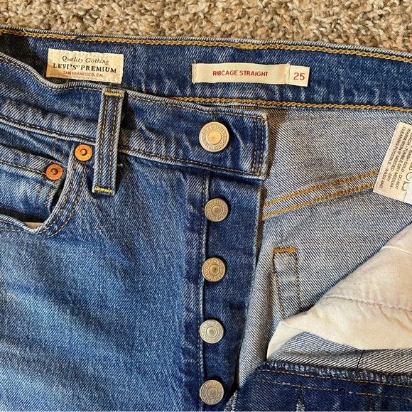 Levi's Premium Ribcage Straight Jeans in Size 25 - Picture 3 of 15